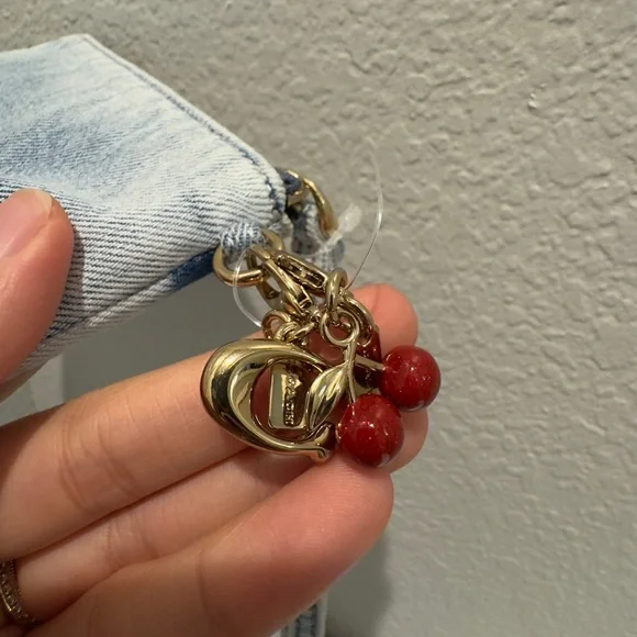 NEW⭐️Coach Corner Zip Wristlet In Loved Light Indigo Denim With 🍒Cherry Charms - Picture 2 of 4